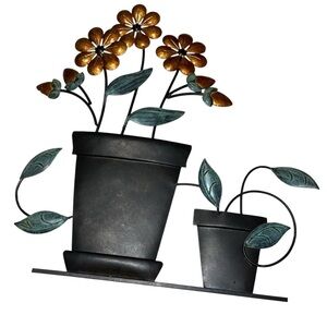 Metal flower pot hanging wall art 17” x 18”